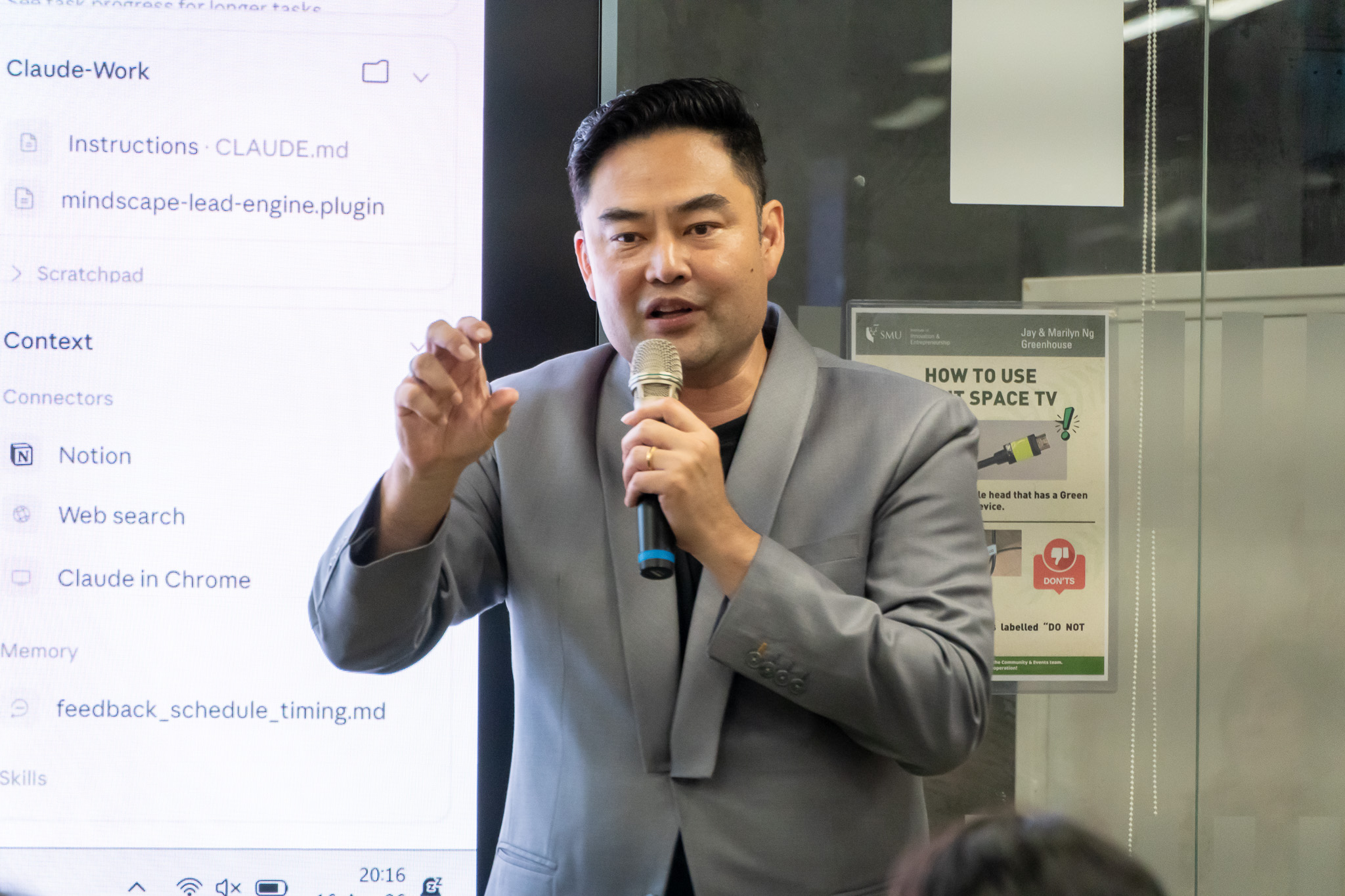 Kelvin Lee facilitating an AI training session